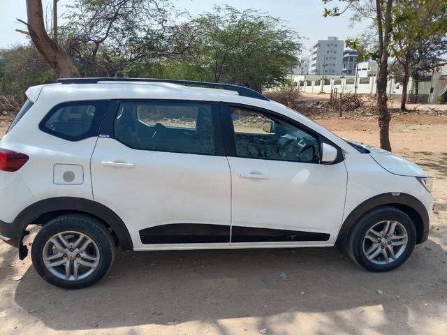 https://images10.gaadi.com/usedcar_image/4558611/original/f8ace9c368f6997fbbfb5e1a2473756d.jpg?imwidth=6401