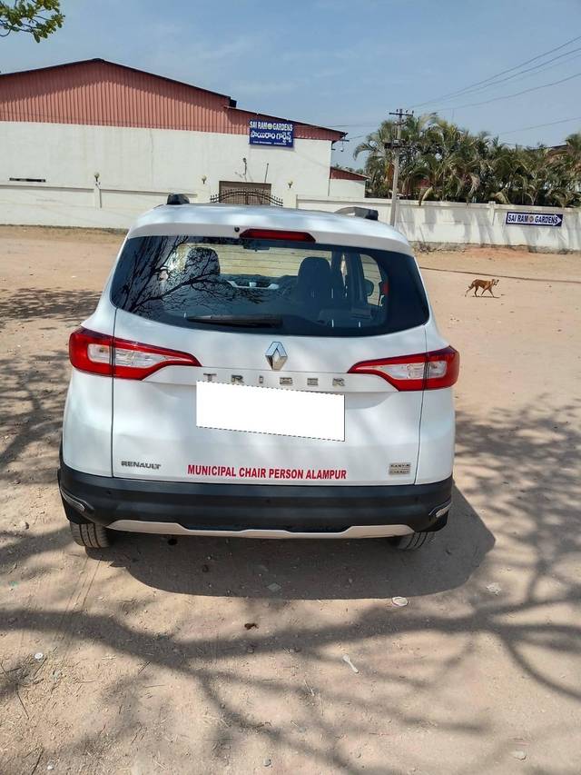 https://images10.gaadi.com/usedcar_image/4558611/original/processed_e1688f14980e23ac18b2ac504860da27.jpg?imwidth=6402