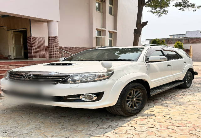 https://images10.gaadi.com/usedcar_image/4558620/original/8306a867-f7de-43c7-a17b-73e1ea857e77.?imwidth=6402