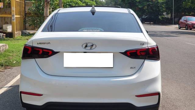 https://images10.gaadi.com/usedcar_image/4558665/original/processed_9622f8e2-3314-4cf4-be53-759f63708b59.jpg?imwidth=6402