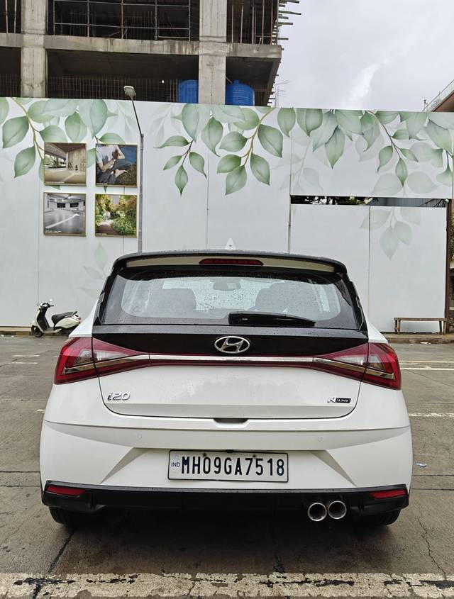 https://images10.gaadi.com/usedcar_image/4558686/original/processed_2215f4cd6065a8adff50fc0925875d98.jpg?imwidth=6402