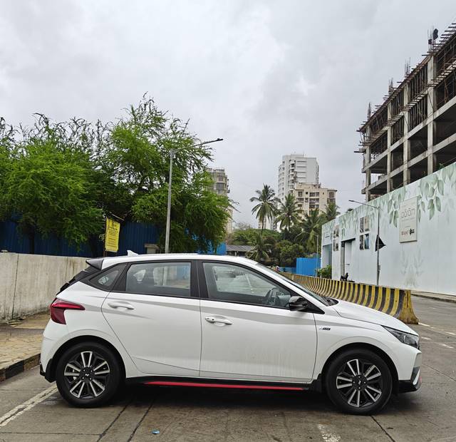 https://images10.gaadi.com/usedcar_image/4558686/original/processed_6b62bc2edce8cef04567e797ac35e392.jpg?imwidth=6401
