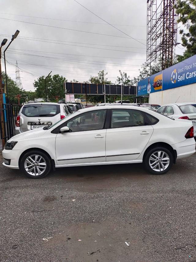 https://images10.gaadi.com/usedcar_image/4558692/original/processed_955f8a69dc481b6c0cab895b1dad4b85.jpg?imwidth=6402