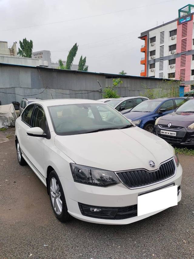 https://images10.gaadi.com/usedcar_image/4558692/original/processed_eef6b5d139347a02c62b4fdebb0ebba9.jpg?imwidth=6400