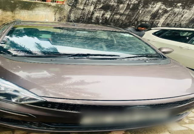 https://images10.gaadi.com/usedcar_image/4558709/original/df4be33f-7cf4-4c7a-aa32-ca7d9d1b95af.?imwidth=6400