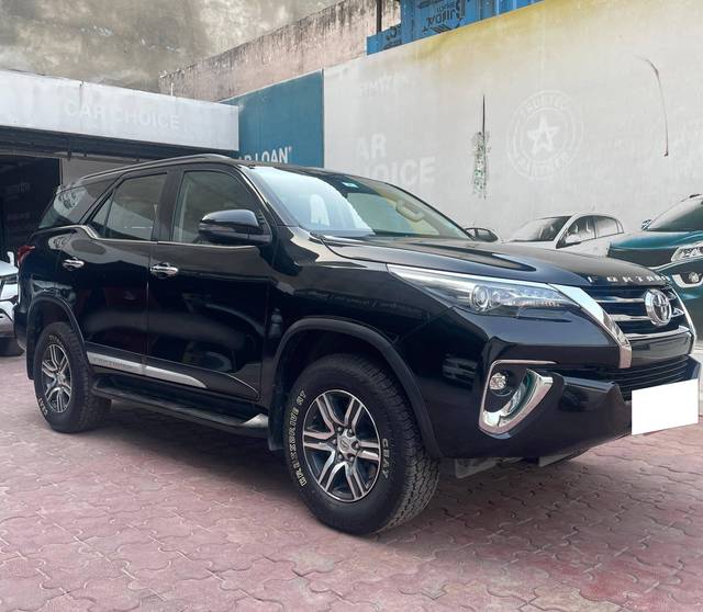 https://images10.gaadi.com/usedcar_image/4558716/original/processed_569f32e6c3b8bb35cbbd902df26d135c.jpg?imwidth=6400