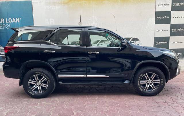 https://images10.gaadi.com/usedcar_image/4558716/original/processed_ebf31b1591f17249b3b9f4a22d5037f0.jpg?imwidth=6401