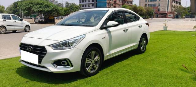 https://images10.gaadi.com/usedcar_image/4558717/original/processed_985ece191802e3584f35c982cee91618.jpg?imwidth=6402