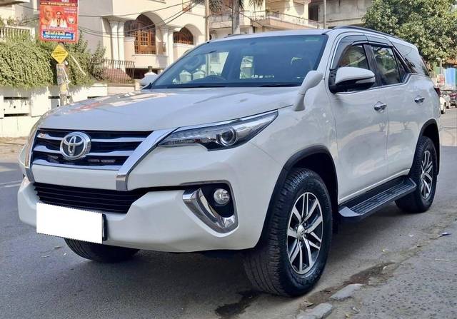 https://images10.gaadi.com/usedcar_image/4558723/original/processed_cd8b781b93e7085460116e08ace0da69.jpg?imwidth=6402