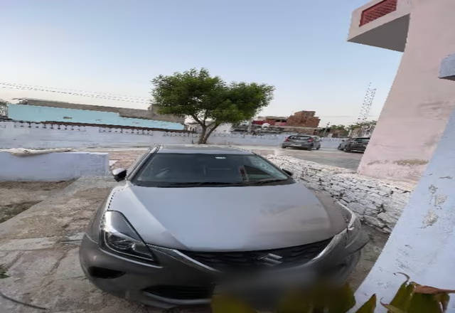 https://images10.gaadi.com/usedcar_image/4558770/original/3510b980-26fd-4684-9481-e7ca9119e7f5.?imwidth=6402