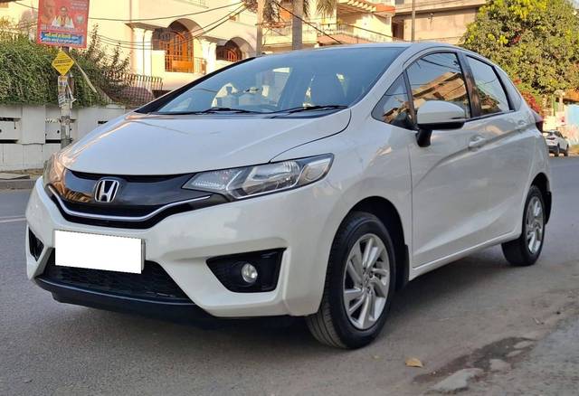 https://images10.gaadi.com/usedcar_image/4558774/original/processed_e22266f24bacc6f26603f12d9adc322b.jpg?imwidth=6402