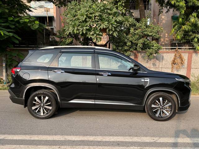 https://images10.gaadi.com/usedcar_image/4558777/original/56b0fed3ced37b8a06b486cb14983dc6.jpg?imwidth=6401