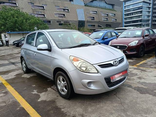 https://images10.gaadi.com/usedcar_image/4558807/original/processed_51bda9855ae850b4bd38574d7506effd.jpg?imwidth=6400