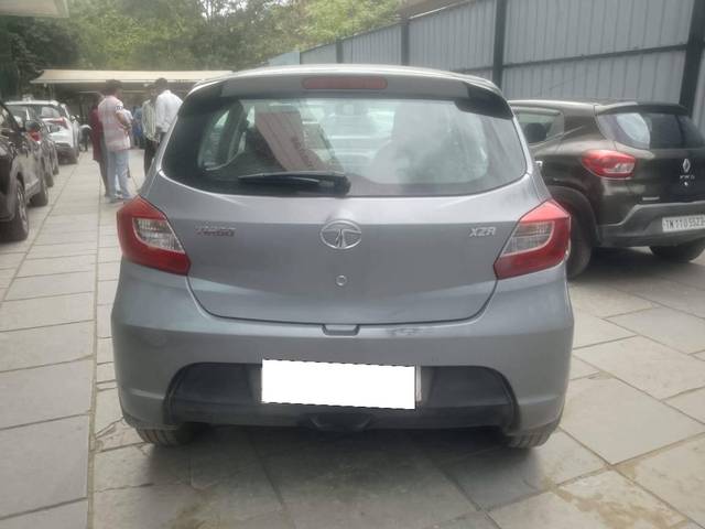 https://images10.gaadi.com/usedcar_image/4558816/original/processed_56c72addaa9f14b09e33b37a9d09713d.jpg?imwidth=6402