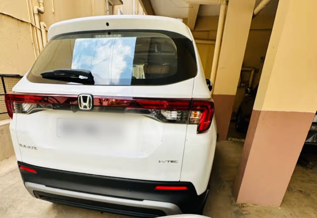 https://images10.gaadi.com/usedcar_image/4558824/original/2e4b8529-2045-4d44-9258-c0aca03959b4.?imwidth=6402