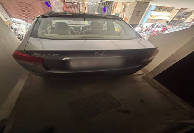 https://images10.gaadi.com/usedcar_image/4558841/original/d958b632-5b48-485a-a80e-eec10450868c.?imwidth=6402