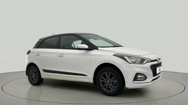 https://images10.gaadi.com/usedcar_image/4558898/original/ff0ec1836e9c4356a0dafba54631b14b.jpg?imwidth=6400