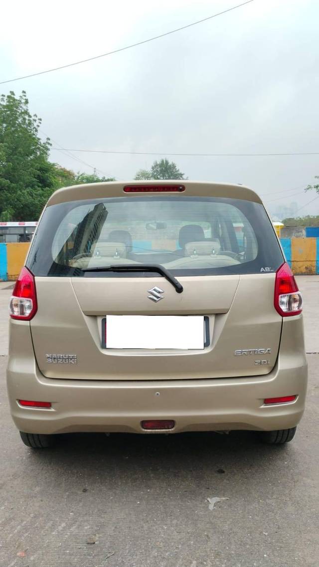 https://images10.gaadi.com/usedcar_image/4558902/original/processed_233c72ae662a98a0e4a46d37f4659557.jpg?imwidth=6402