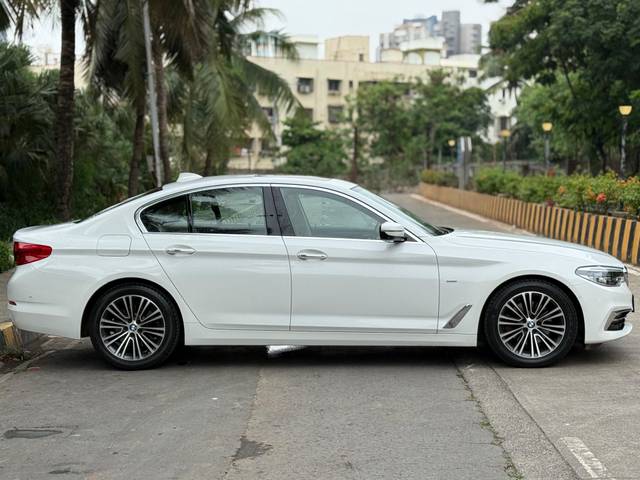 https://images10.gaadi.com/usedcar_image/4558922/original/8024210f1ac26748f121c60cd68b5404.jpeg?imwidth=6401