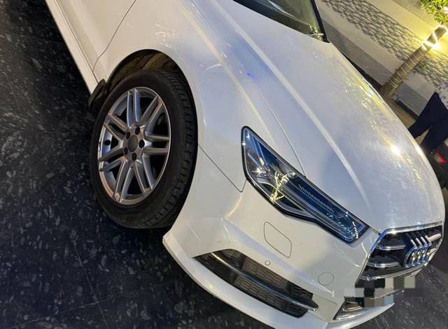https://images10.gaadi.com/usedcar_image/4558924/original/e789715036d66c8555cb51c7209faf53.jpg?imwidth=6401