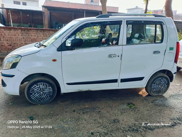 https://images10.gaadi.com/usedcar_image/4558933/original/processed_6e90f00d484d37da7d6288dba3e82ba8.jpg?imwidth=6402