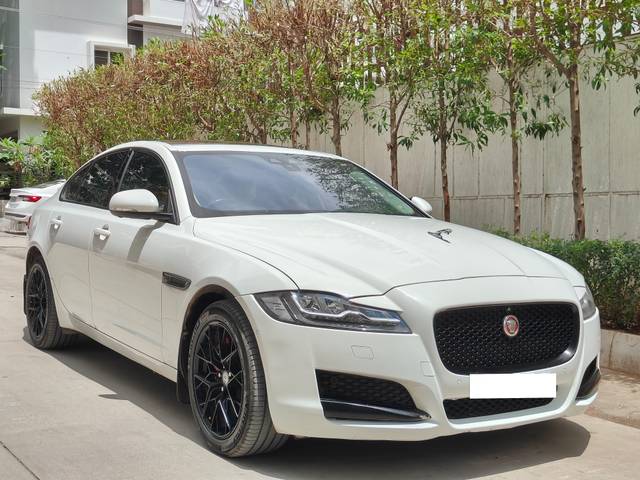 https://images10.gaadi.com/usedcar_image/4558936/original/processed_cac927343ed7f3350f08925bae95f2fe.jpg?imwidth=6400