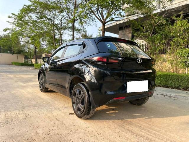 https://images10.gaadi.com/usedcar_image/4558942/original/processed_14ba8a609c2aa6e9b659f0c18bb17343.jpg?imwidth=6402