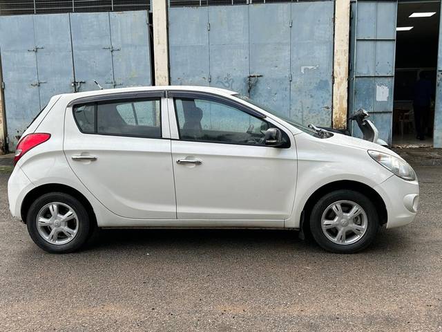 https://images10.gaadi.com/usedcar_image/4558963/original/ebdfd8939ecec4254bf7d394f3336415.jpg?imwidth=6401