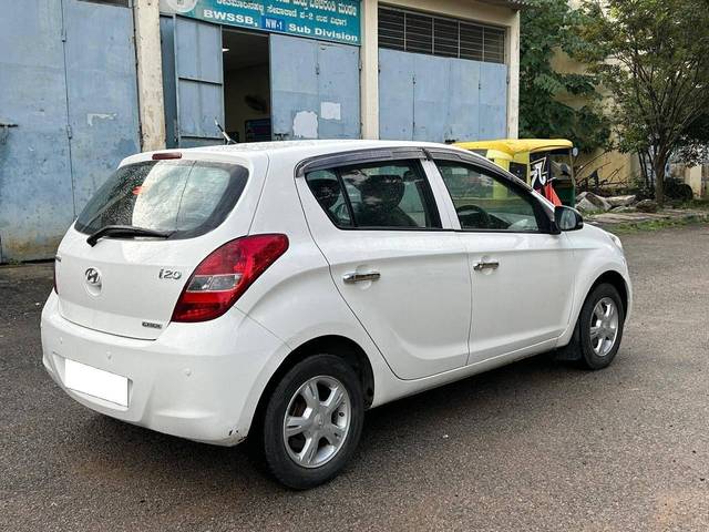 https://images10.gaadi.com/usedcar_image/4558963/original/processed_af324cbdd758f43873baffe24d3d4ba7.jpg?imwidth=6402
