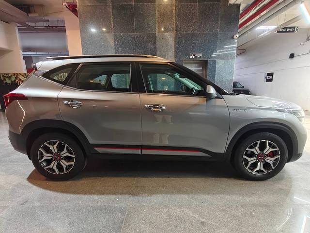 https://images10.gaadi.com/usedcar_image/4558967/original/processed_2f9a99f4857a94d70a2686f141aaa92a.jpg?imwidth=6401