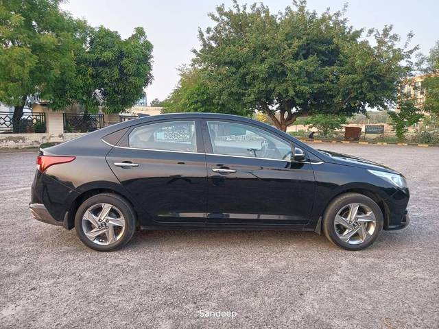 https://images10.gaadi.com/usedcar_image/4559017/original/processed_df6a5ec238a33d16ae84f2d313745e71.jpg?imwidth=6401