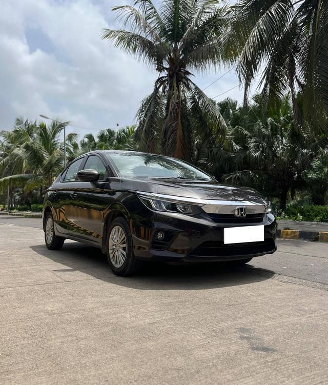 https://images10.gaadi.com/usedcar_image/4559022/original/processed_1cc8ce84d0133abbadaed6a99f320011.jpeg?imwidth=6400