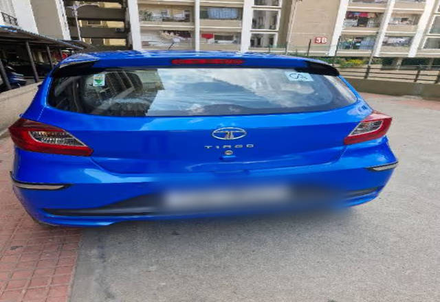 https://images10.gaadi.com/usedcar_image/4559023/original/58551705-2415-471e-ad84-97f96283b3cd.?imwidth=6402