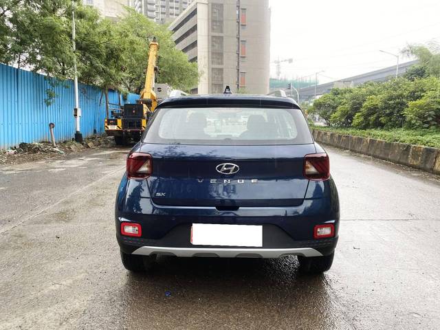 https://images10.gaadi.com/usedcar_image/4559026/original/processed_cd98f6923d5333468cc2c7f463270cd4.jpg?imwidth=6401