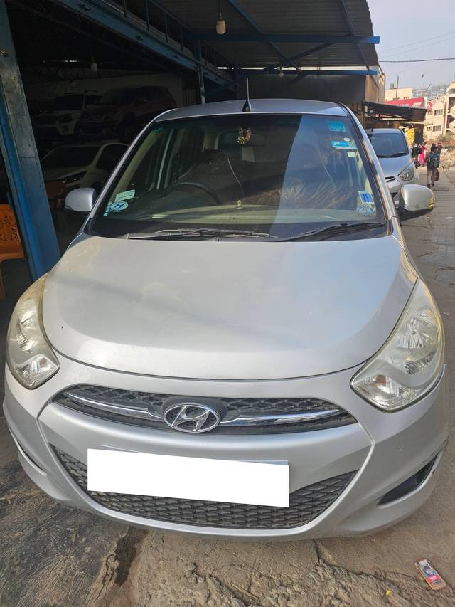 https://images10.gaadi.com/usedcar_image/4559036/original/processed_b0002ce7b36b1662b2ab5435122b6e98.jpg?imwidth=6402