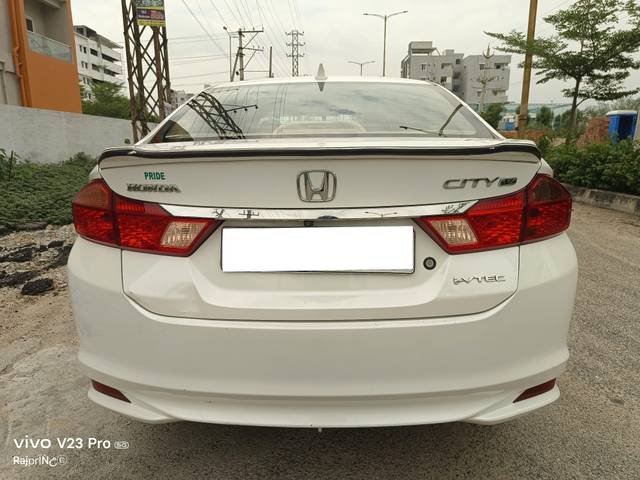 https://images10.gaadi.com/usedcar_image/4559042/original/processed_6e93bfb787e537a69b3260f251daabba.jpg?imwidth=6402