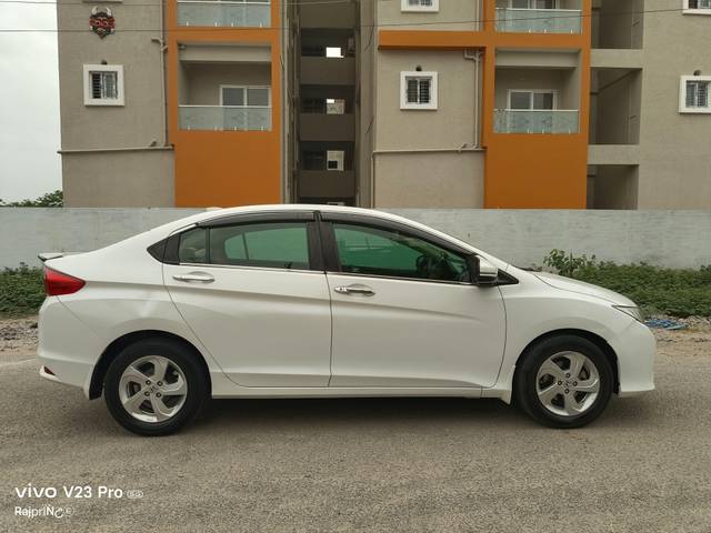 https://images10.gaadi.com/usedcar_image/4559042/original/processed_b84a4f02501630f445202782c1c2660c.jpg?imwidth=6401