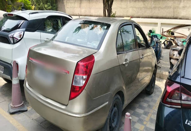 https://images10.gaadi.com/usedcar_image/4559068/original/18c049a4-a496-427f-8a5f-323ea248bab1.?imwidth=6402