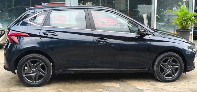 https://images10.gaadi.com/usedcar_image/4559073/original/processed_9c31f571a32a5ed6055391d76a76a1aa.jpeg?imwidth=6401