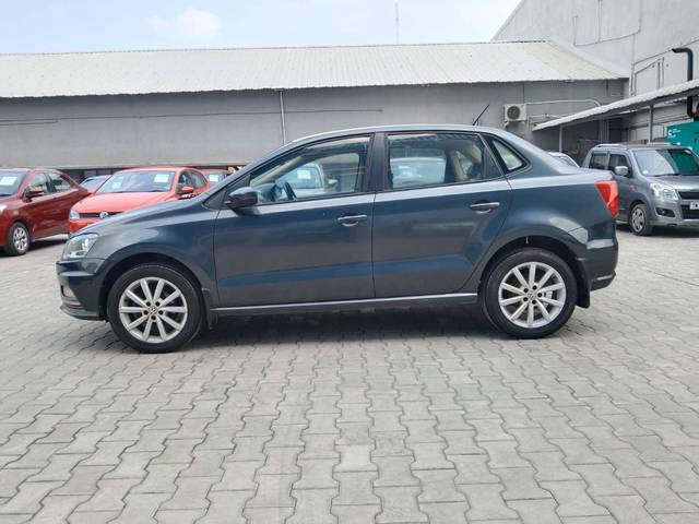 https://images10.gaadi.com/usedcar_image/4559091/original/processed_0ea6de26e75ca0e2725cd0f8f045a084.jpeg?imwidth=6402