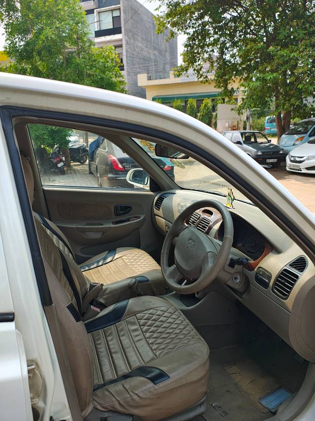 https://images10.gaadi.com/usedcar_image/4559095/original/f3409ffcac84126a6ec5208a97a2dd5f.jpg?imwidth=6402