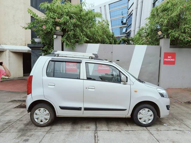 https://images10.gaadi.com/usedcar_image/4559096/original/processed_fc2ba97421450a7eb0952867dd3bb122.jpg?imwidth=6401