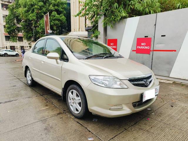 https://images10.gaadi.com/usedcar_image/4559100/original/processed_39d3e2c6124ac1f7385aab689b107ed1.jpg?imwidth=6400