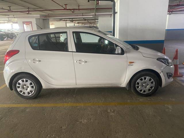 https://images10.gaadi.com/usedcar_image/4559122/original/5b19e9bd-a3b5-463c-a135-f043cf2faae9.jpg?imwidth=6400