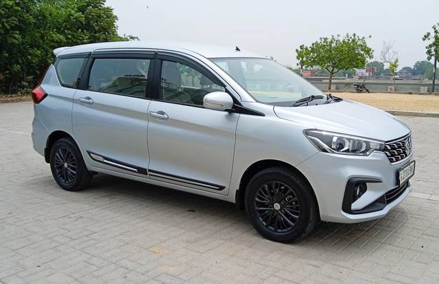 https://images10.gaadi.com/usedcar_image/4559142/original/14f22037f314b0e1d737a07d9a5a793f.jpg?imwidth=6401