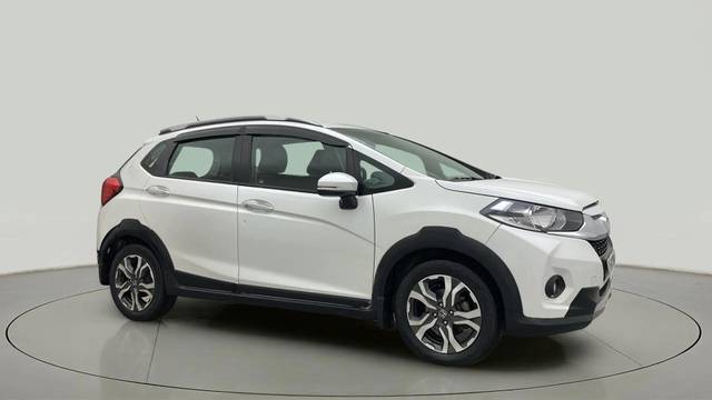 https://images10.gaadi.com/usedcar_image/4559151/original/b48dc835c0cbb6a05100f0370ede9498.jpg?imwidth=6400
