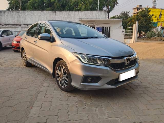 https://images10.gaadi.com/usedcar_image/4559165/original/processed_e910932e4bec22cfc4417bf9df541ce7.jpeg?imwidth=6400