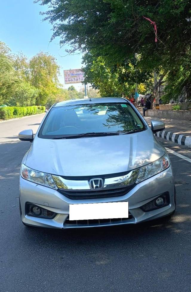 https://images10.gaadi.com/usedcar_image/4559192/original/processed_fbd088f1fa06d814cf92a6ef06578f96.jpg?imwidth=6402