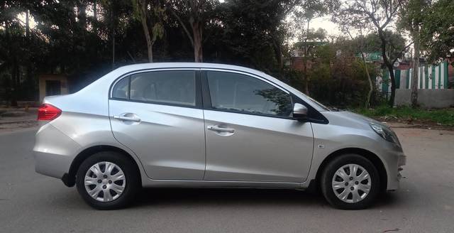 https://images10.gaadi.com/usedcar_image/4559194/original/84ee26ae29f3549711ccaf86219922df.jpg?imwidth=6401