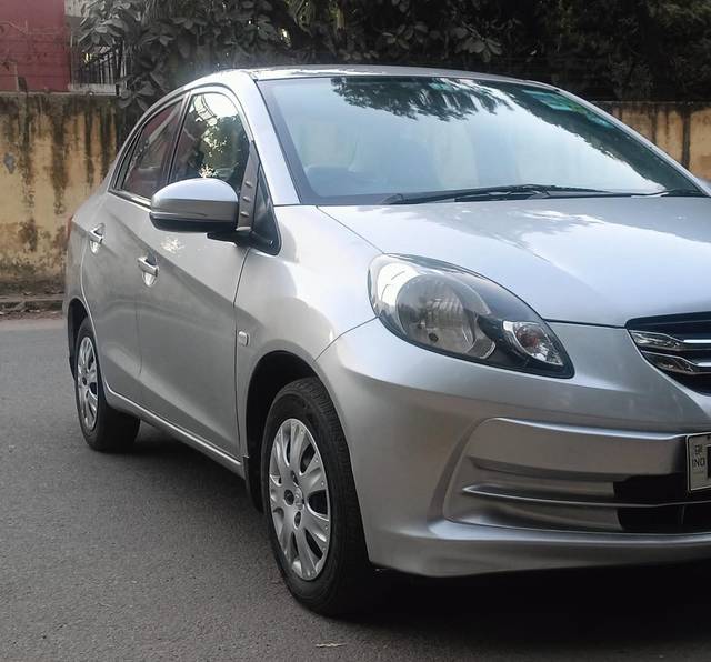 https://images10.gaadi.com/usedcar_image/4559194/original/processed_cd8a8dad42bb77190862f83c288965b7.jpg?imwidth=6400